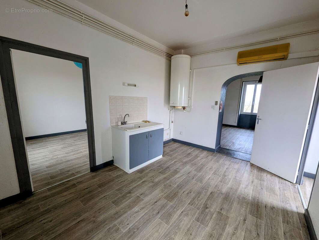 Appartement à SAINT-GERMAIN-LESPINASSE