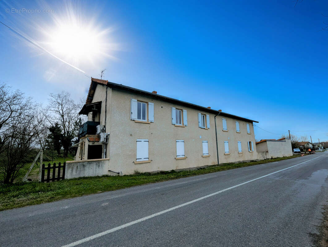 Appartement à SAINT-GERMAIN-LESPINASSE