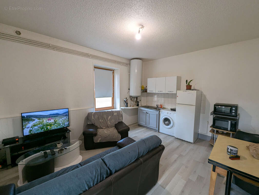 Appartement à SAINT-GERMAIN-LESPINASSE