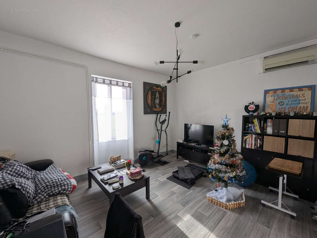 Appartement à SAINT-GERMAIN-LESPINASSE