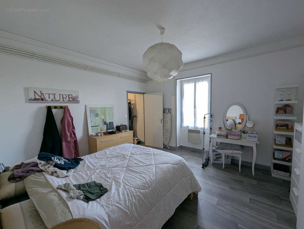 Appartement à SAINT-GERMAIN-LESPINASSE