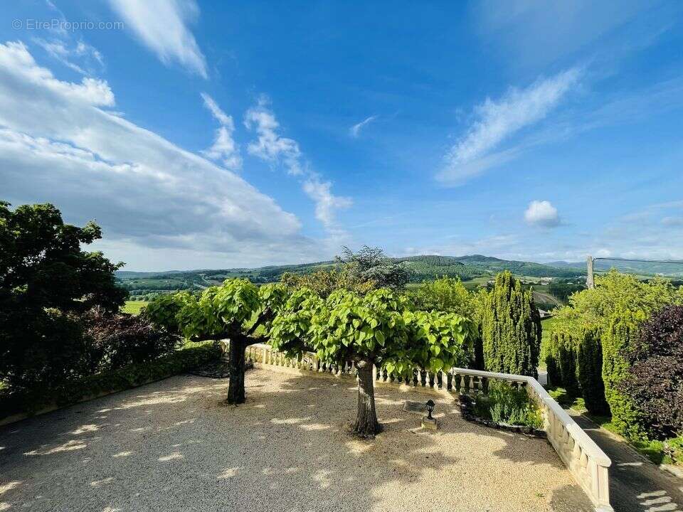 Maison,5 chambres, veranda, grand terrain, vue montagne, La - Maison à LA ROCHE-VINEUSE
