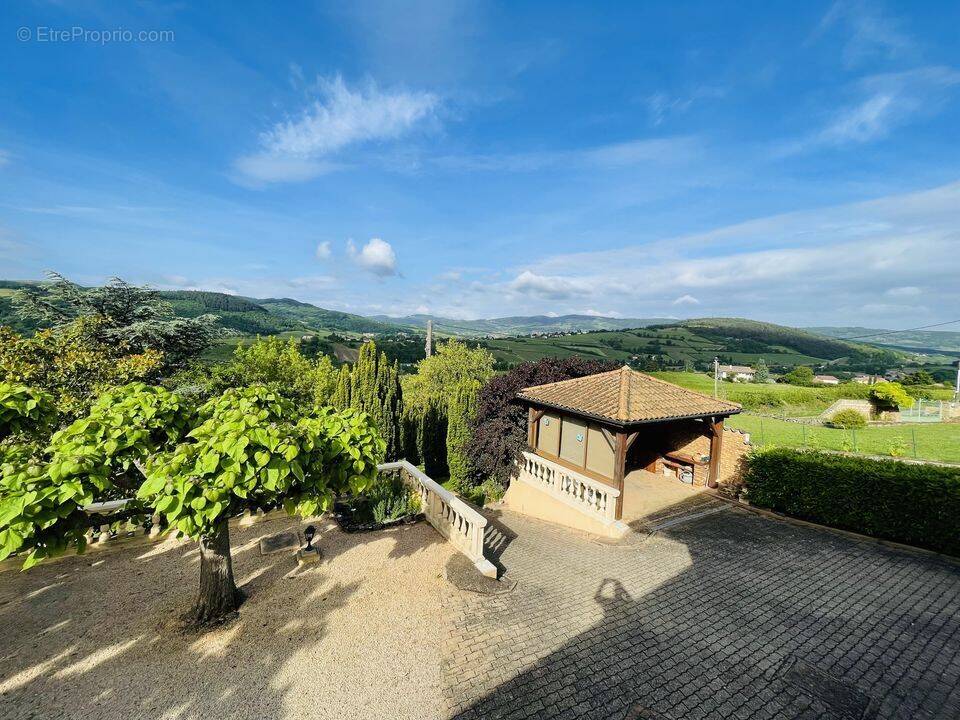 Maison,5 chambres, veranda, grand terrain, vue montagne, La - Maison à LA ROCHE-VINEUSE