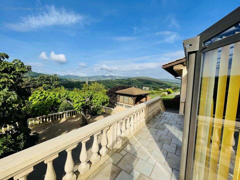 Maison à LA ROCHE-VINEUSE