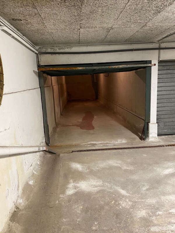 Parking à SAINT-TROPEZ