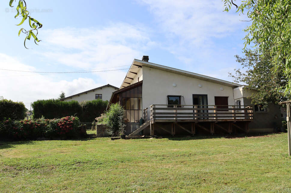 Maison à OLEAC-DESSUS