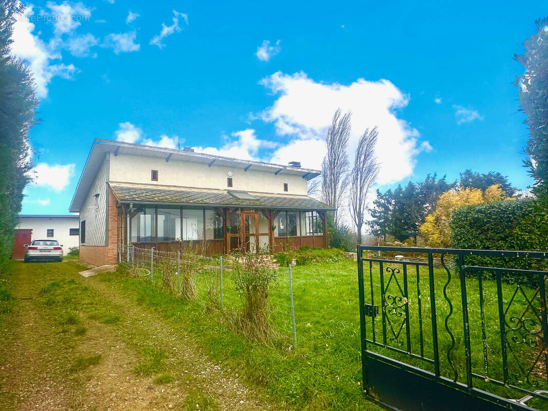 Maison à OLEAC-DESSUS