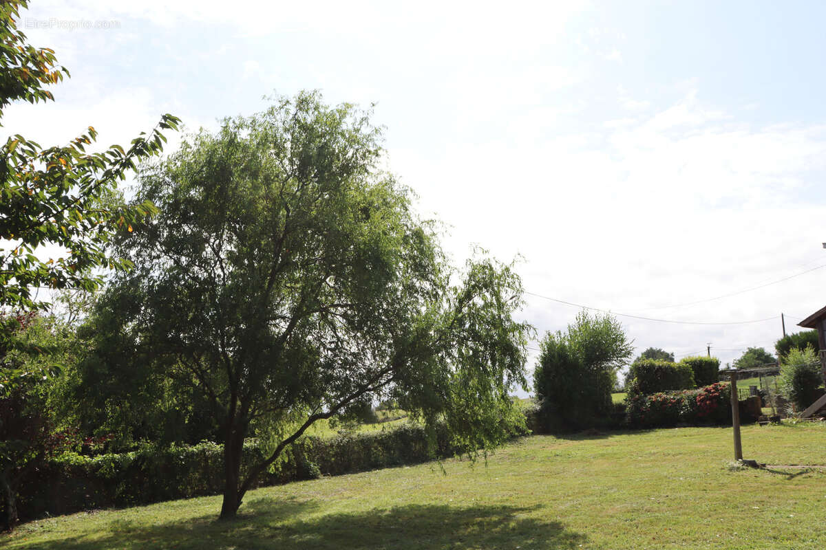 Maison à OLEAC-DESSUS