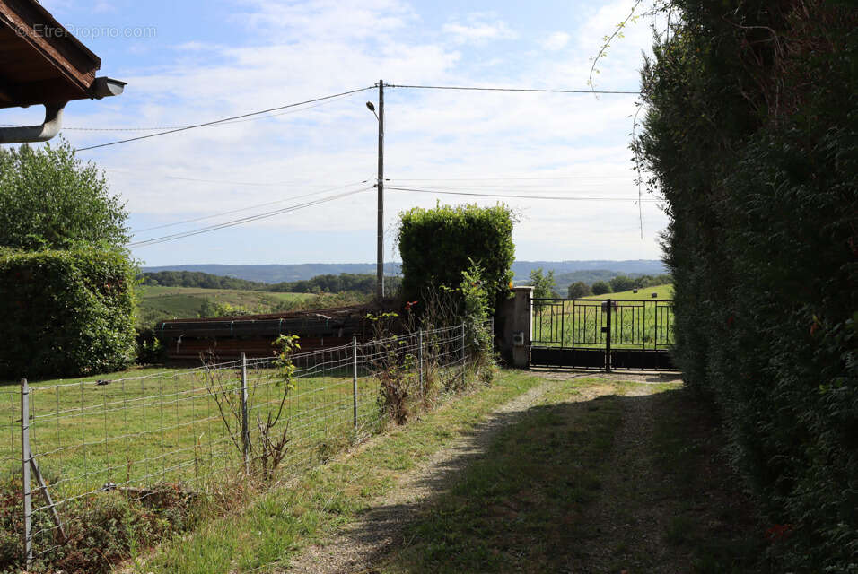 Maison à OLEAC-DESSUS