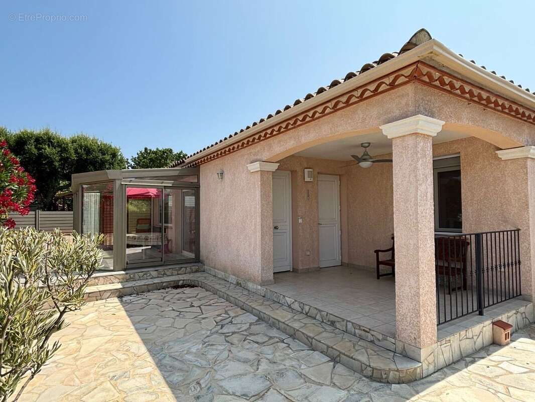 Maison à ROQUEBRUNE-SUR-ARGENS