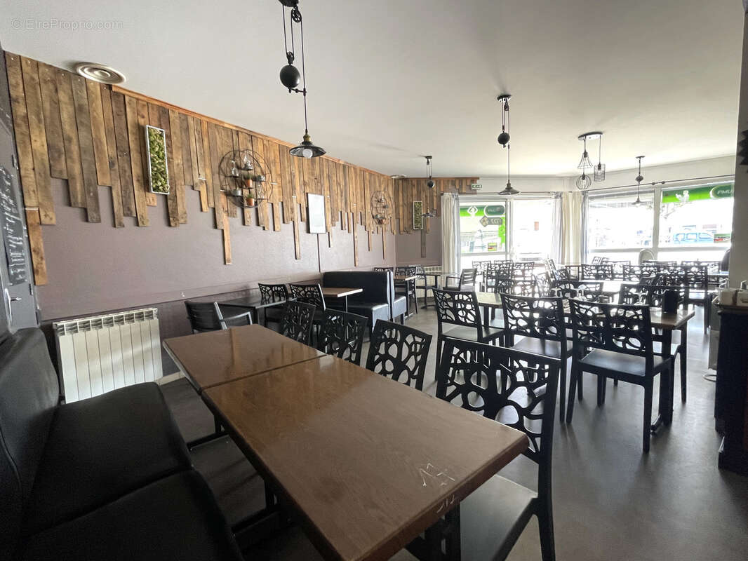 Commerce à PETIT-MARS