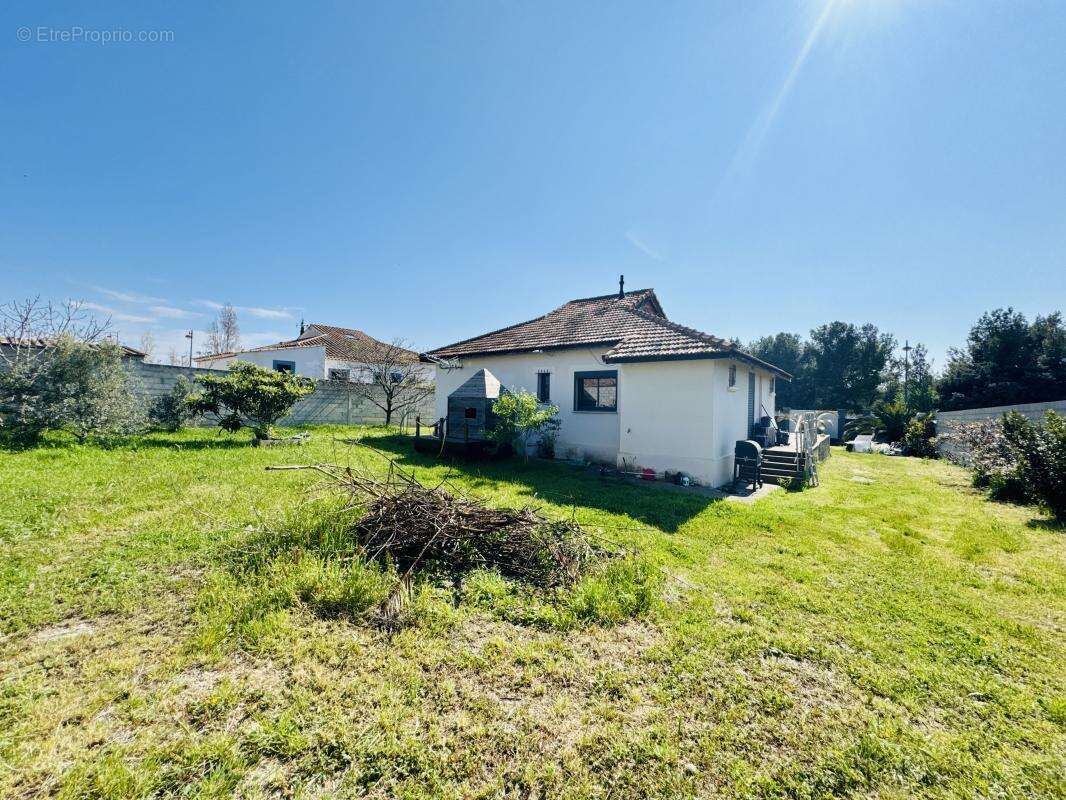 Maison à SAINT-VICTORET