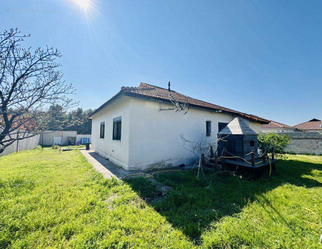 Maison à SAINT-VICTORET