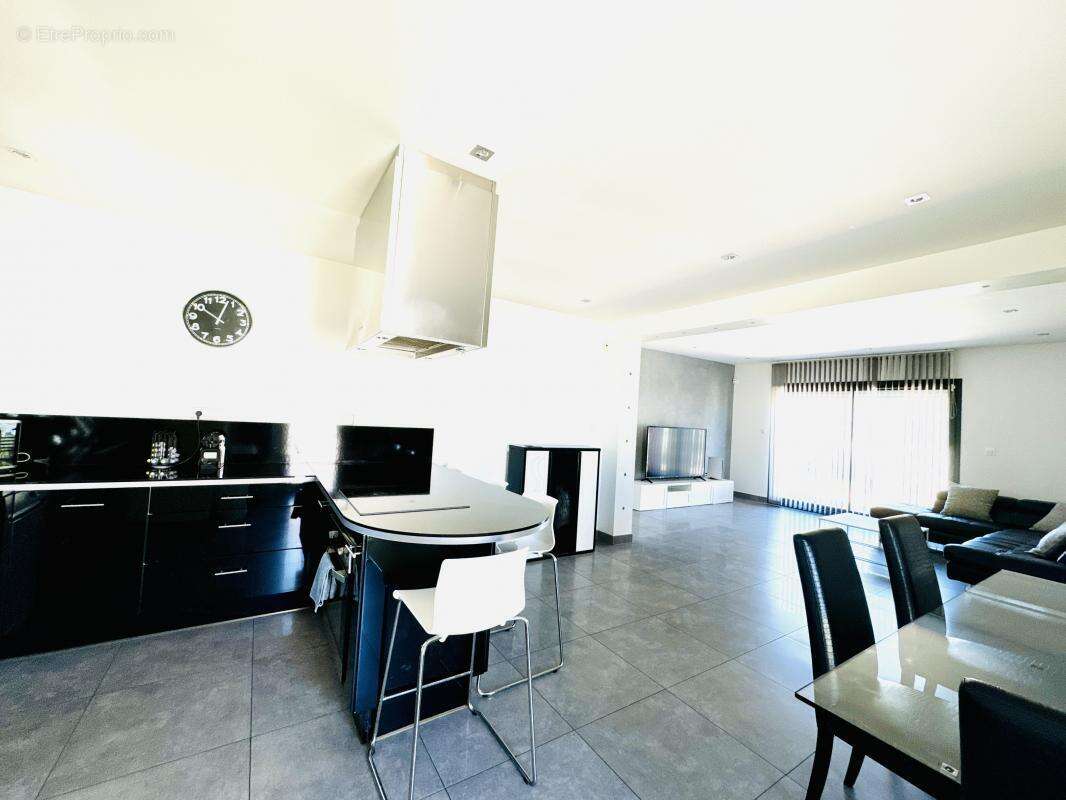 Maison à SAINT-VICTORET