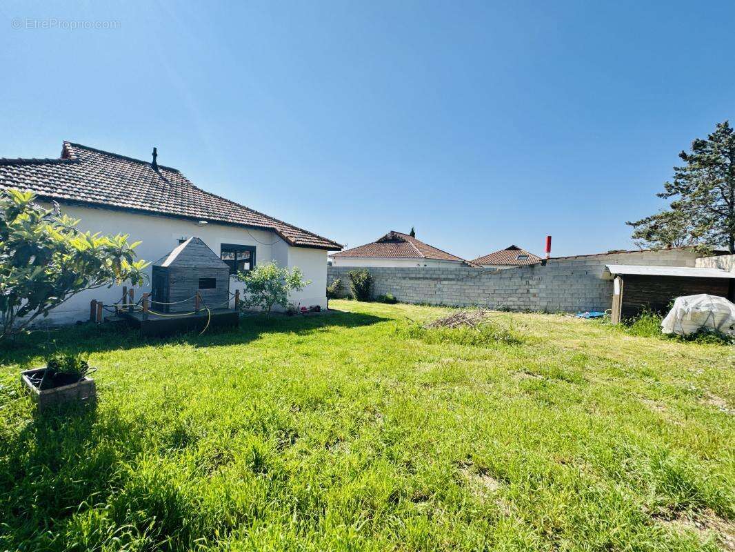 Maison à SAINT-VICTORET