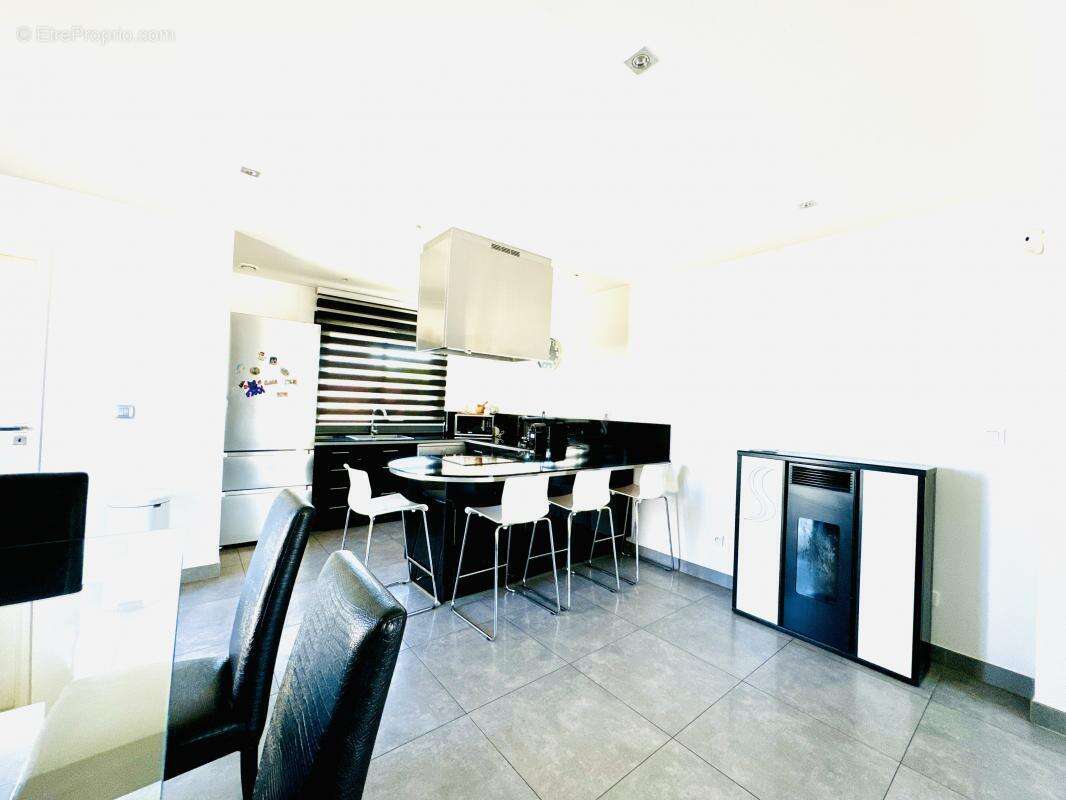 Maison à SAINT-VICTORET