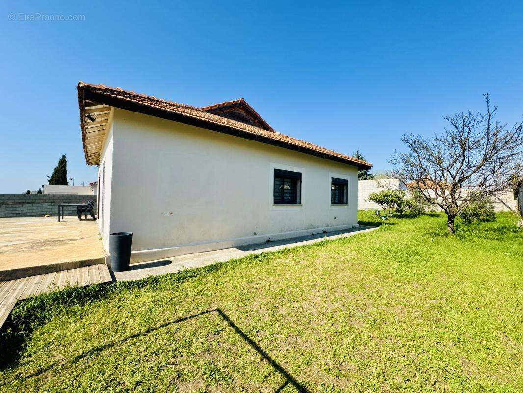 Maison à SAINT-VICTORET