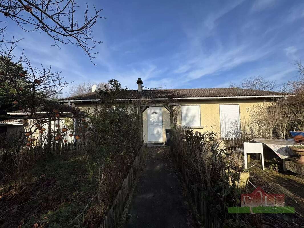 Maison à MONSTEROUX-MILIEU