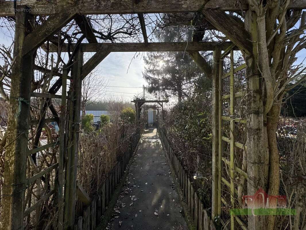 Maison à MONSTEROUX-MILIEU