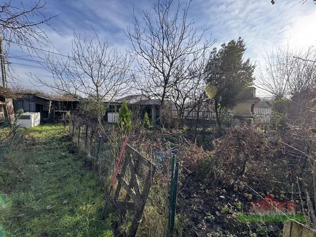 Maison à MONSTEROUX-MILIEU