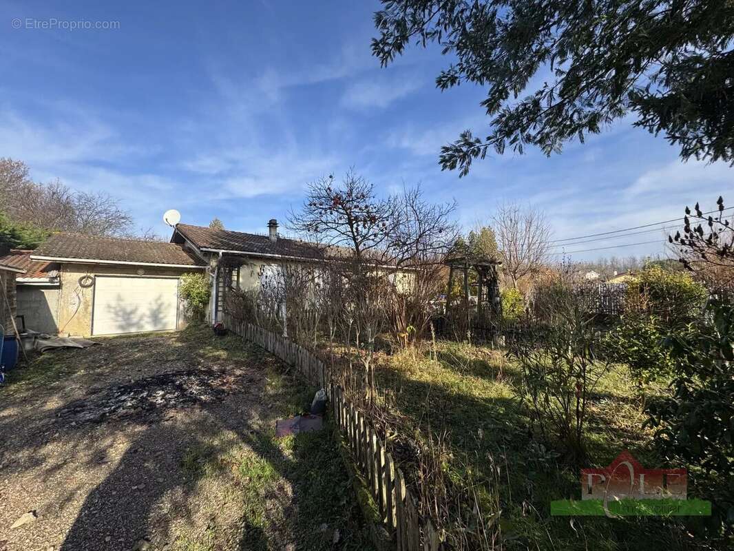 Maison à MONSTEROUX-MILIEU