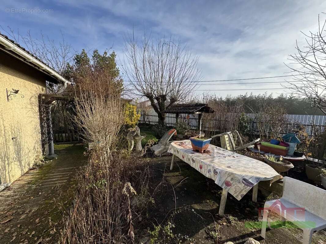 Maison à MONSTEROUX-MILIEU