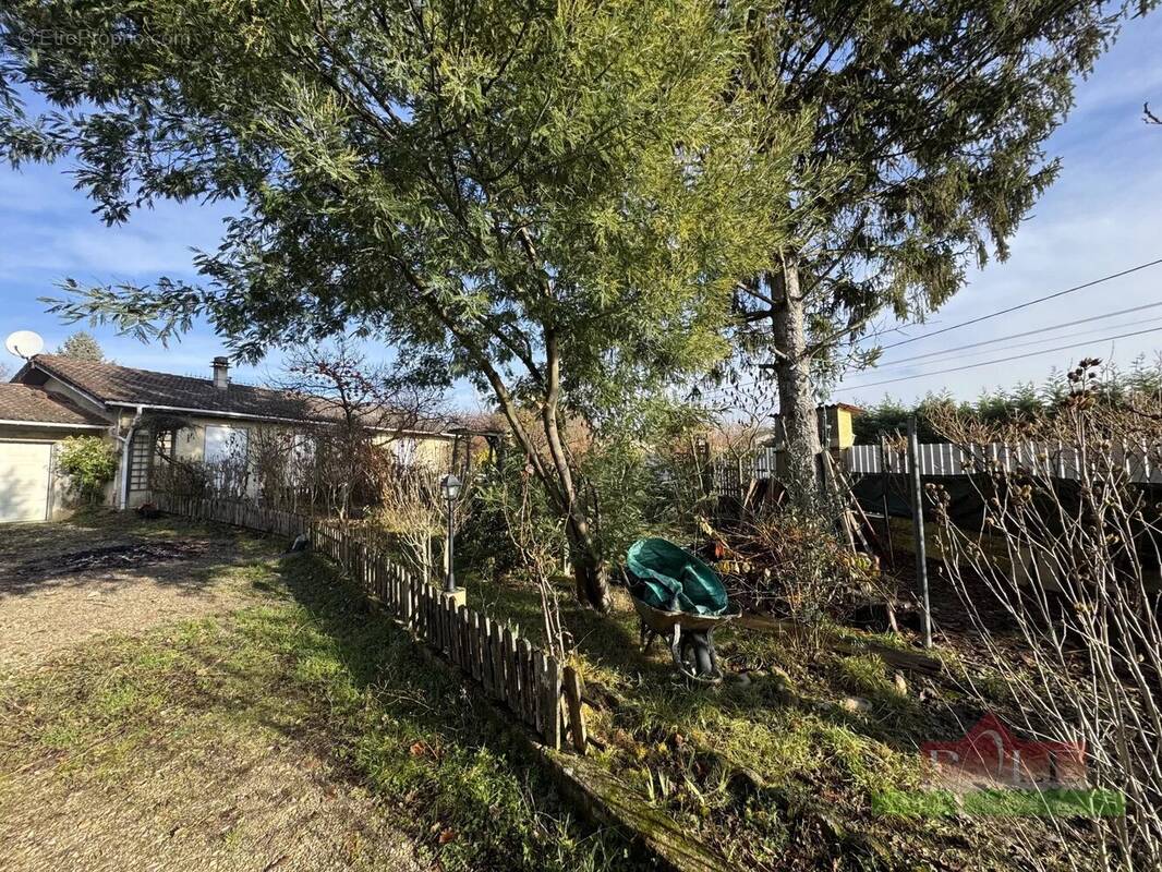 Maison à MONSTEROUX-MILIEU