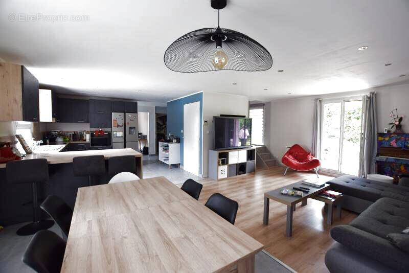 Maison à GRAND-CHARMONT