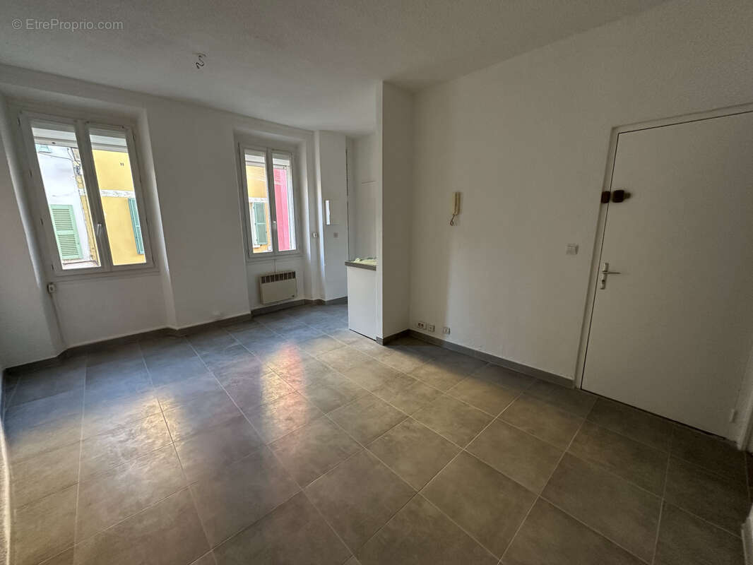 Appartement à SOLLIES-PONT