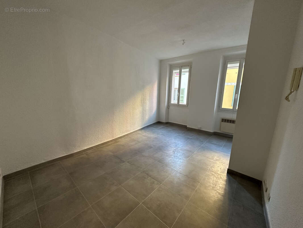 Appartement à SOLLIES-PONT