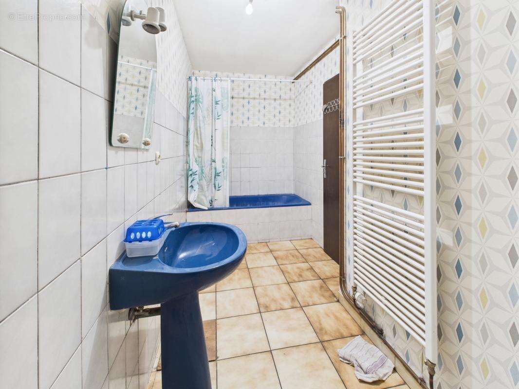 Maison à BAYONVILLE-SUR-MAD