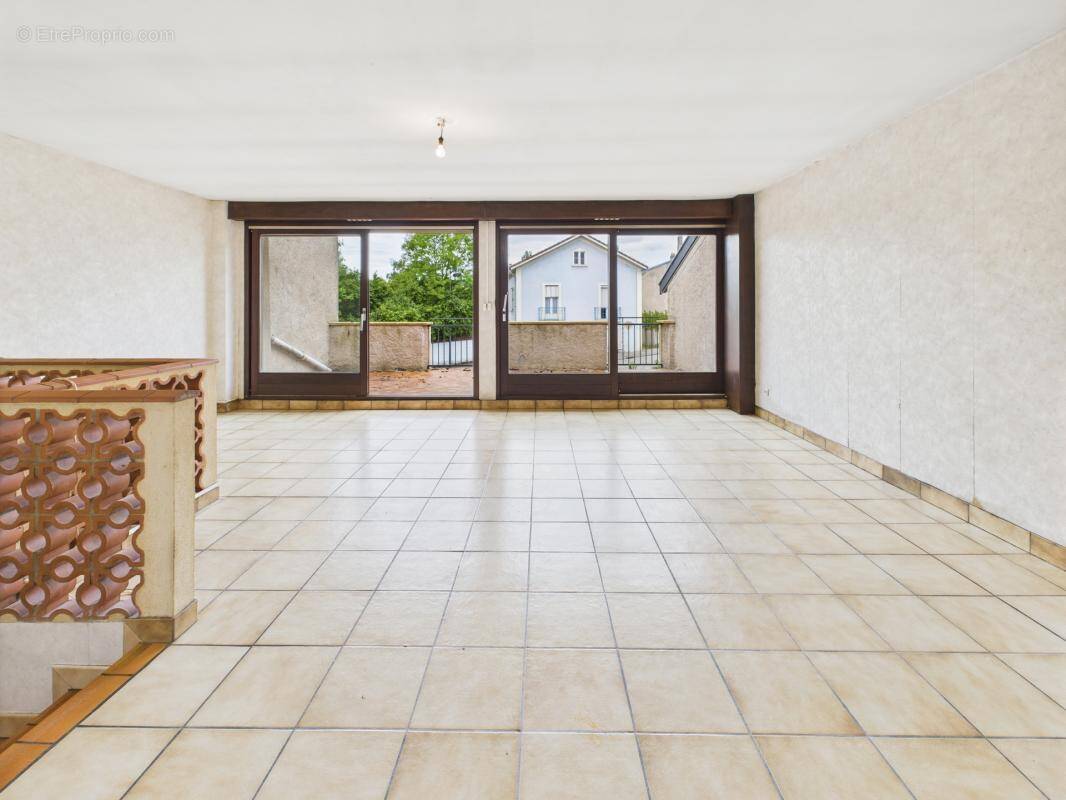 Maison à BAYONVILLE-SUR-MAD