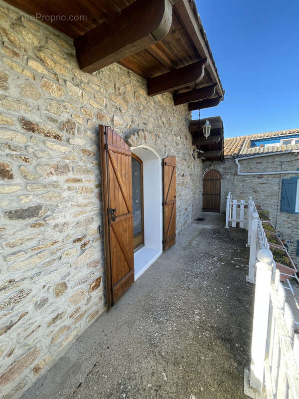 Maison à BROUSSES-ET-VILLARET