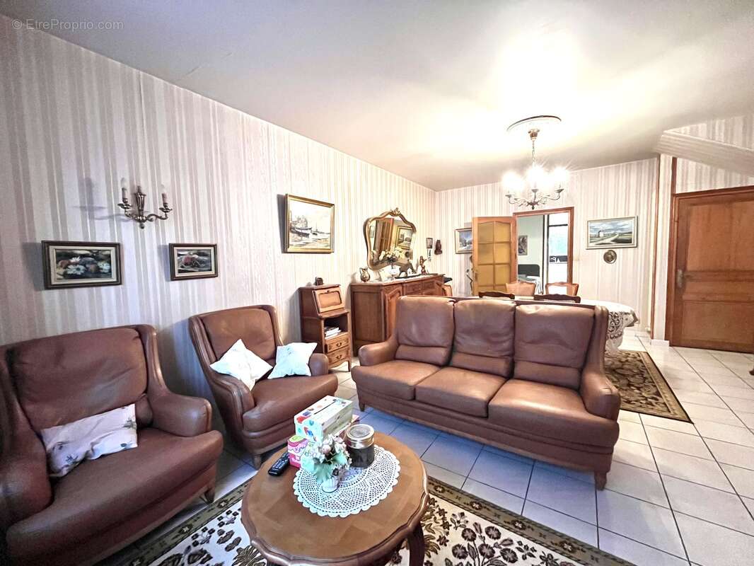 Maison à VIVIER-AU-COURT