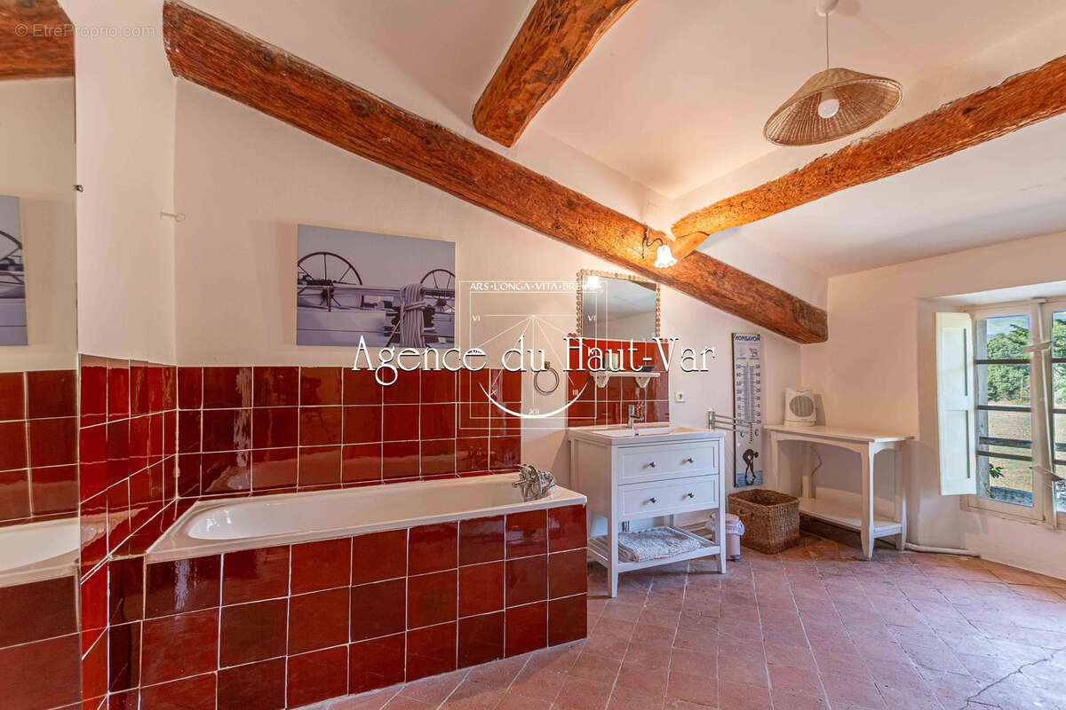 Maison à TOURRETTES