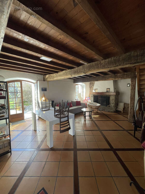 Maison à BROUSSES-ET-VILLARET