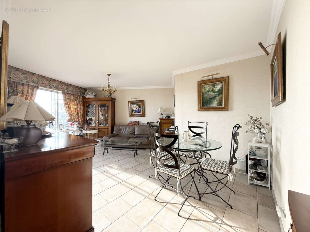 Appartement à COURBEVOIE