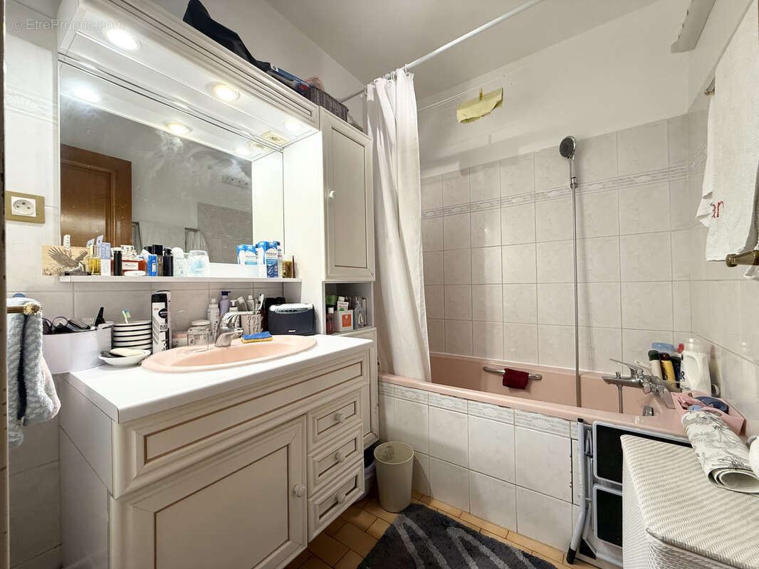 Appartement à COURBEVOIE