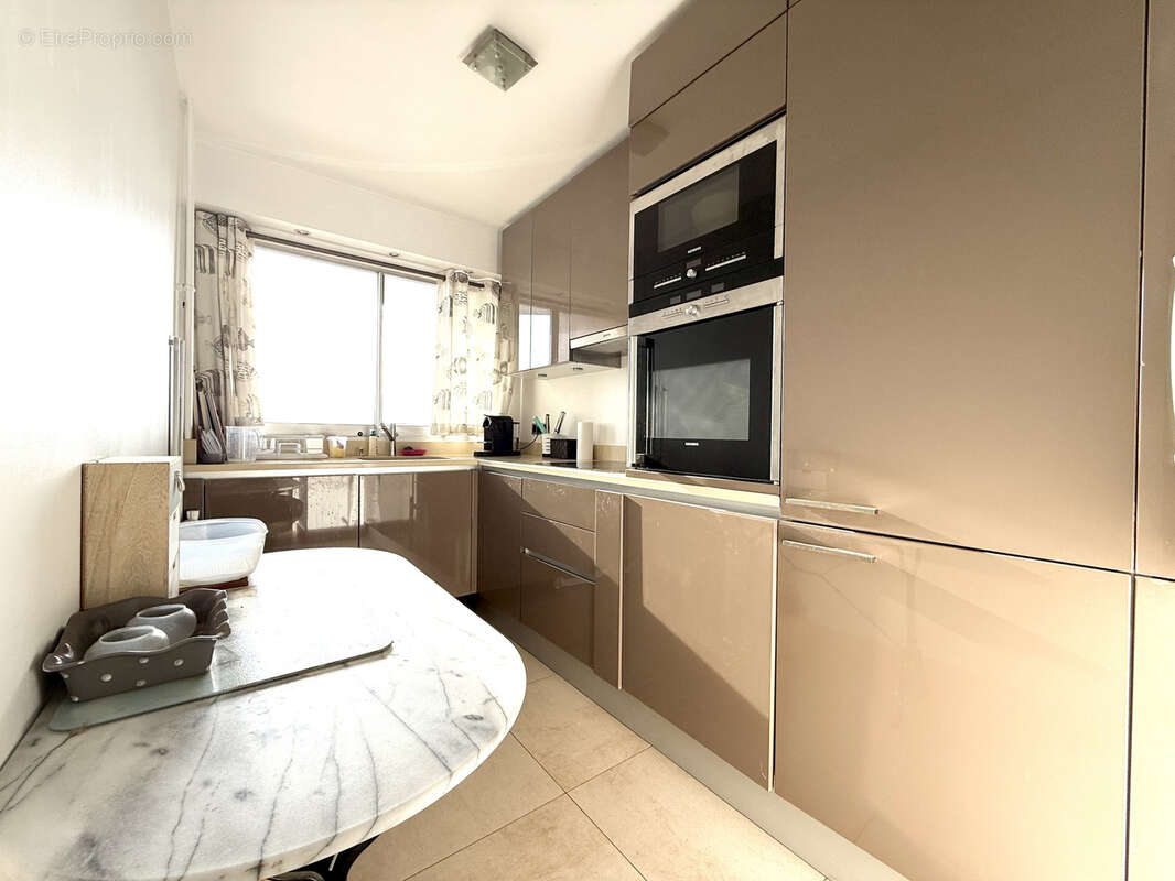 Appartement à COURBEVOIE