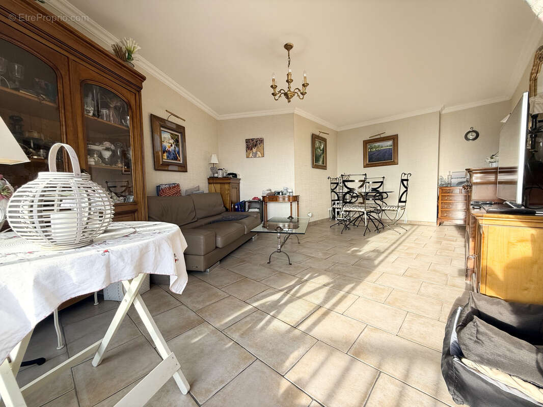 Appartement à COURBEVOIE