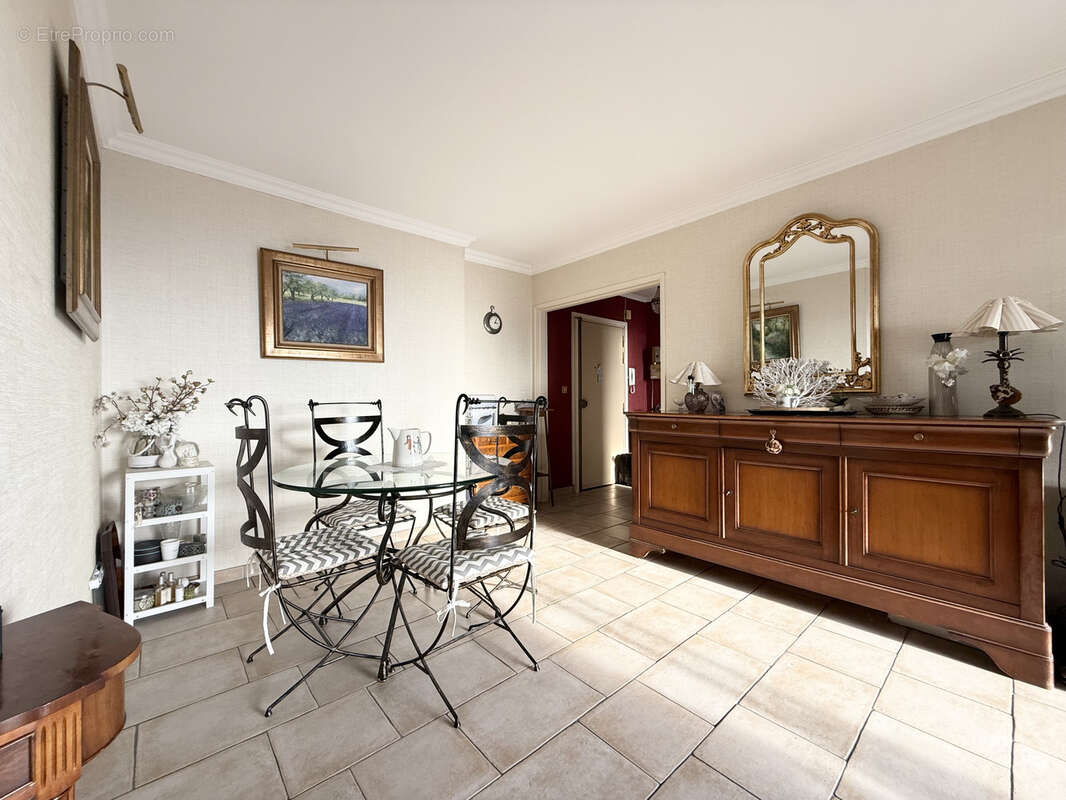 Appartement à COURBEVOIE