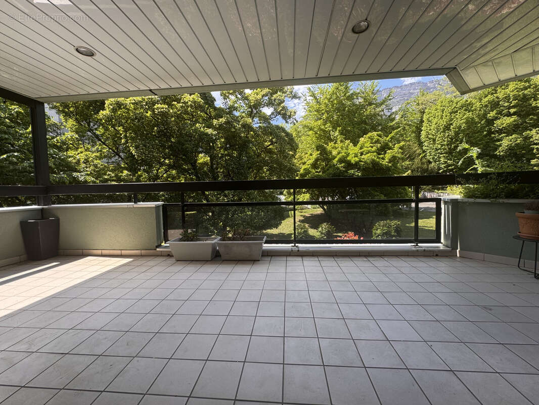 Appartement à MEYLAN