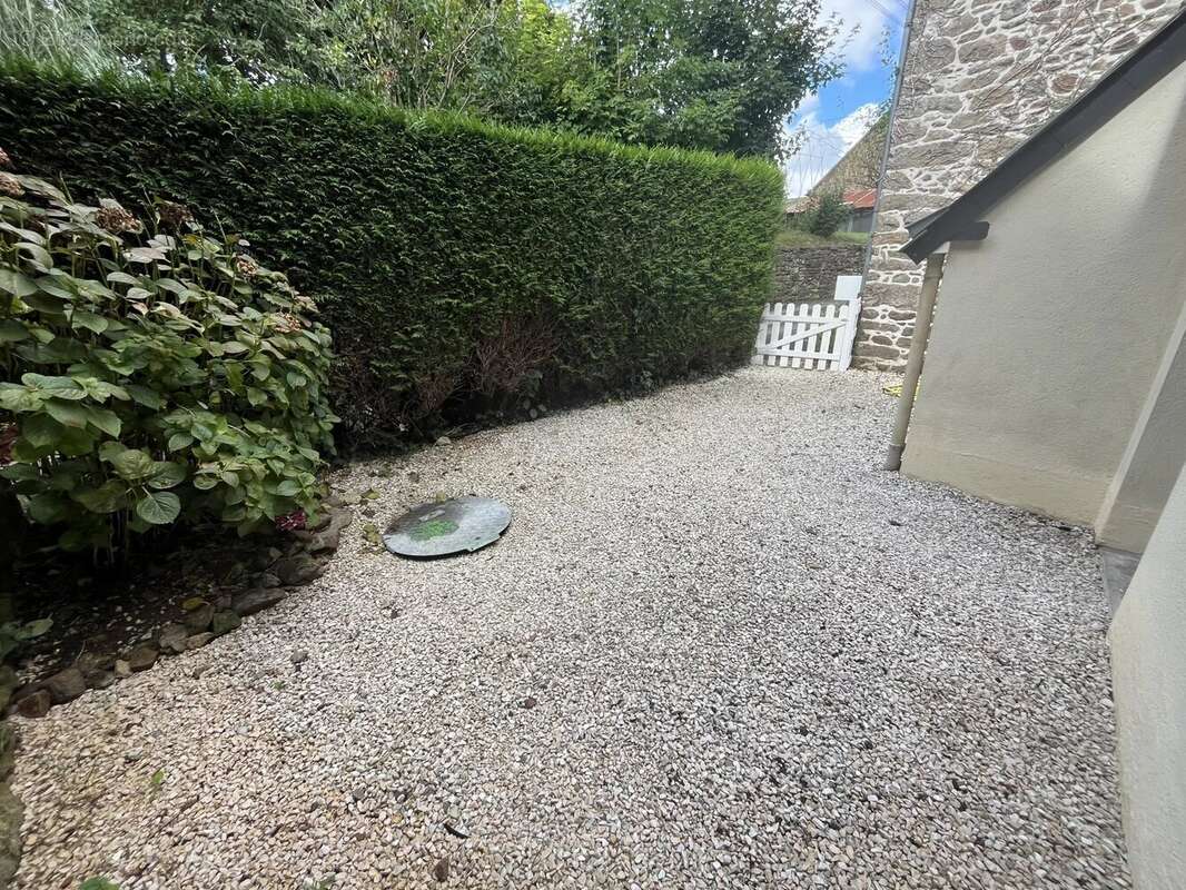 Maison à LA VICOMTE-SUR-RANCE