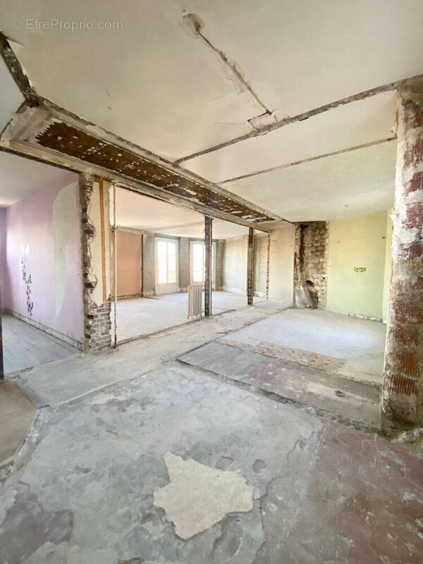 Appartement à COURBEVOIE