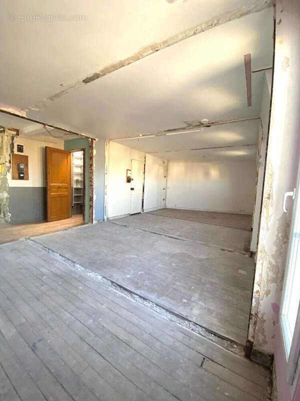 Appartement à COURBEVOIE