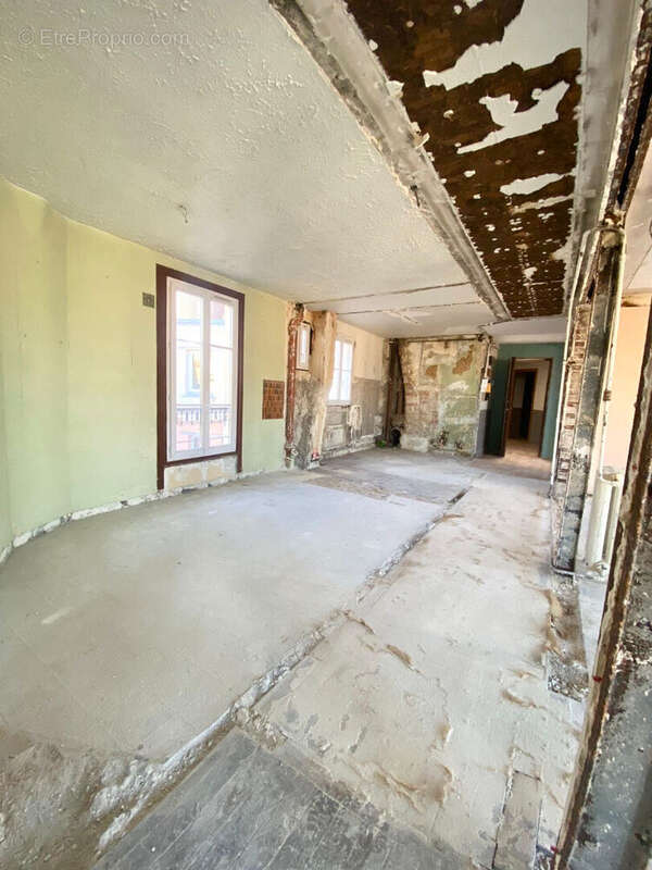 Appartement à COURBEVOIE