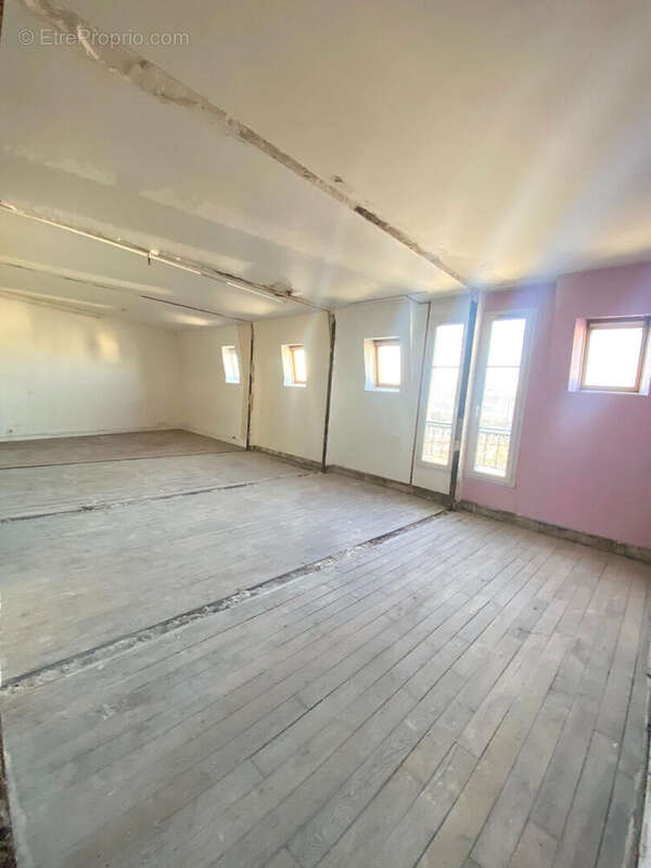 Appartement à COURBEVOIE