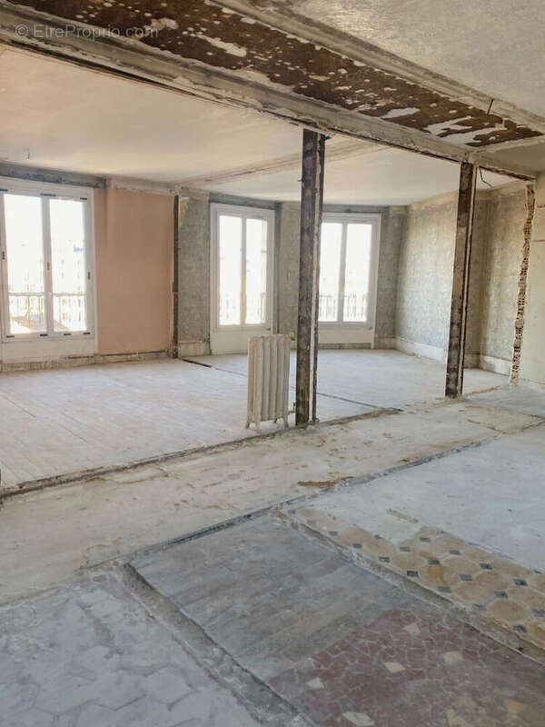 Appartement à COURBEVOIE