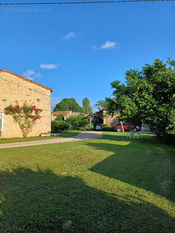 Maison à SAINT-MACOUX