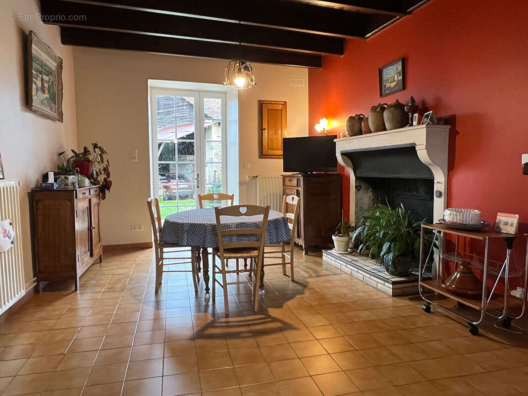 Maison à SAINT-MACOUX